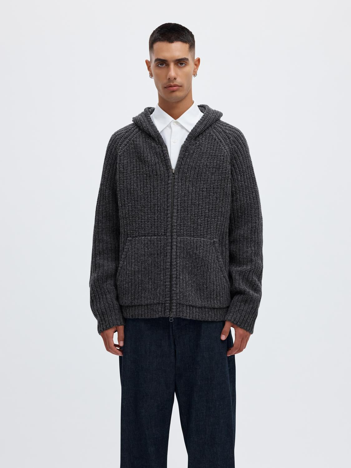model_shot-front